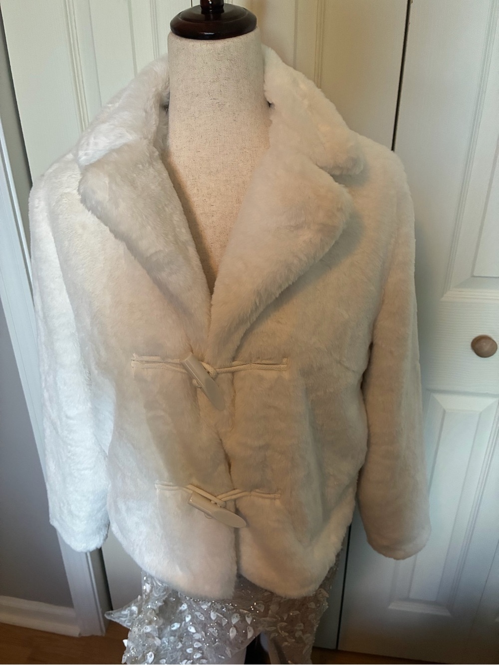 WINTER WEDDING?!!! You Need This LC Lauren Conrad Cream Faux Fur Toggle Jacket!